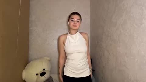 Snapshot of kimbraoehlenschlage chatting on 06.15.26 Bella online show from 06.15.26