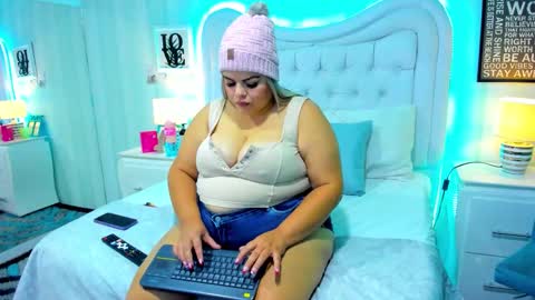 Snapshot of kimbrookss chatting on 09.19.25 KimBrooks online show from 09.19.25