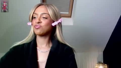     Help me reach 100 thumbs up  online show from 03.04.26