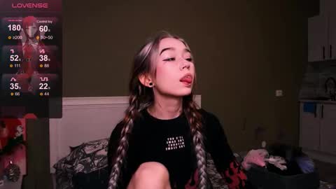 Snapshot of kimiko_luv chatting on 10.25.25 Kimiko online show from 10.25.25