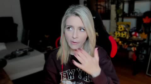 Wolfs Girl online show from 09.23.25