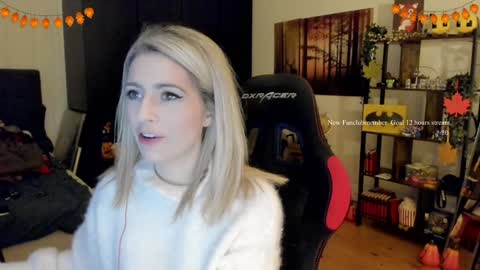 Wolfs Girl online show from 11.21.25