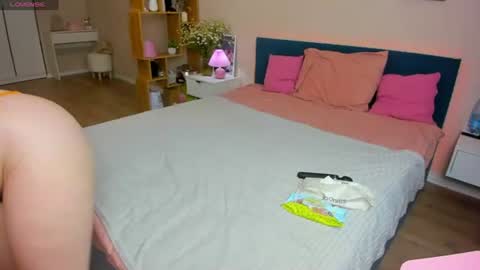 Snapshot of kimkittyns chatting on 06.20.26 kimkittyns online show from 06.20.26