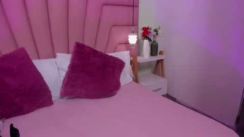 Snapshot of kimluna1 chatting on 02.15.26 kimluna1 online show from 02.15.26