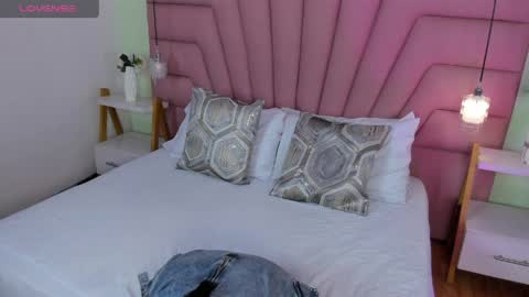 kimluna1 online show from 04.30.26