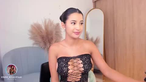 Snapshot of kimm_khalifa chatting on 10.19.25 Kim  online show from 10.19.25