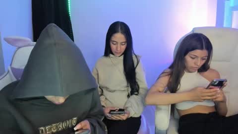 Snapshot of kimmi_foxy chatting on 12.11.24 kimmi online show from 12.11.24