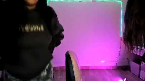Snapshot of kimmi_foxy chatting on 12.31.24 kimmi online show from 12.31.24
