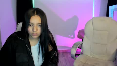 Snapshot of kimmi_foxy chatting on 01.05.25 kimmi online show from 01.05.25