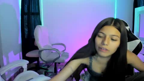 Snapshot of kimmi_foxy chatting on 01.21.25 kimmi online show from 01.21.25