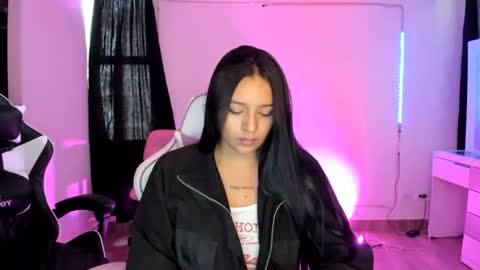 Snapshot of kimmi_foxy chatting on 01.30.25 kimmi online show from 01.30.25