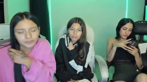 Snapshot of kimmi_foxy chatting on 02.11.25 kimmi online show from 02.11.25