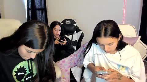 Snapshot of kimmi_foxy chatting on 02.24.25 kimmi online show from 02.24.25