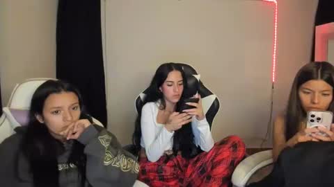 Snapshot of kimmi_foxy chatting on 03.02.25 kimmi online show from 03.02.25