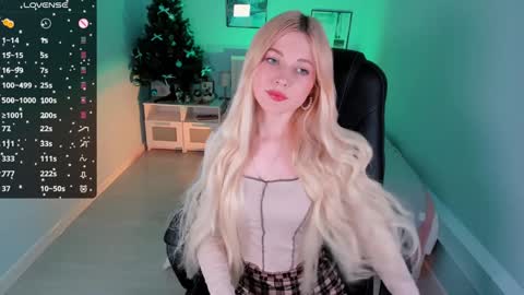 Snapshot of kimmie_shine chatting on 12.16.24 Your Kimmie follow me online show from 12.16.24