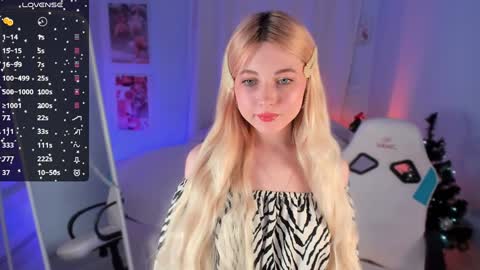 Snapshot of kimmie_shine chatting on 12.18.24 Your Kimmie follow me online show from 12.18.24