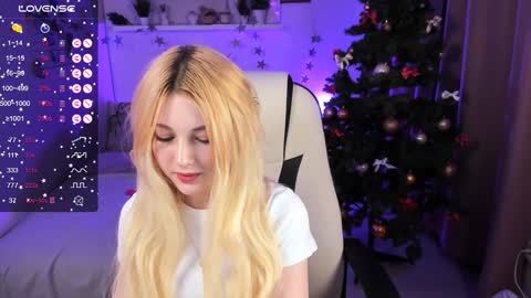 Snapshot of kimmie_shine chatting on 12.19.24 Your Kimmie follow me online show from 12.19.24