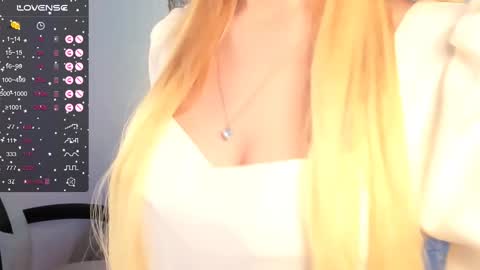 Snapshot of kimmie_shine chatting on 12.24.24 Your Kimmie follow me online show from 12.24.24
