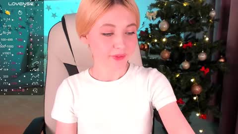 Snapshot of kimmie_shine chatting on 12.30.24 Your Kimmie follow me online show from 12.30.24