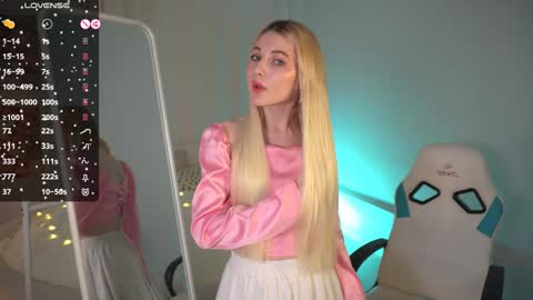 Snapshot of kimmie_shine chatting on 01.11.25 Your Kimmie follow me online show from 01.11.25