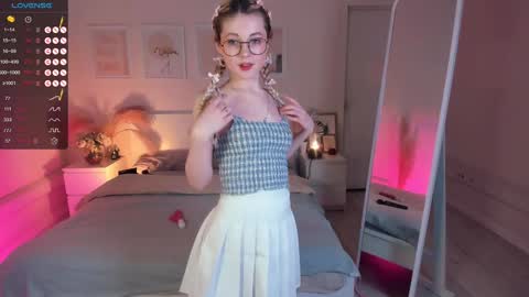 Snapshot of kimmie_shine chatting on 01.25.25 Your Kimmie follow me online show from 01.25.25
