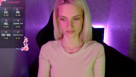 Snapshot of kimmysnowelite chatting on 10.17.25 KimmySnow online show from 10.17.25