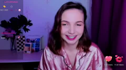 Snapshot of kindhazelhere_ chatting on 06.24.26 Hazel online show from 06.24.26