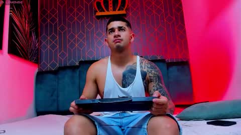 Snapshot of king_falconer chatting on 09.23.25 Angel Falconer online show from 09.23.25