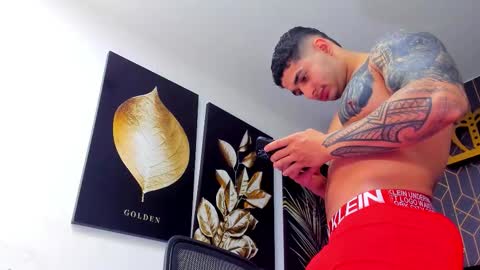 Snapshot of king_falconer chatting on 10.05.25 Angel Falconer online show from 10.05.25