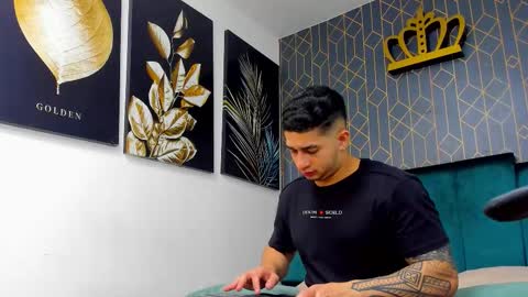 Snapshot of king_falconer chatting on 10.08.25 Angel Falconer online show from 10.08.25