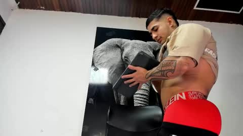 Snapshot of king_falconer chatting on 10.25.25 Angel Falconer online show from 10.25.25