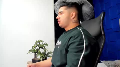 Snapshot of king_falconer chatting on 11.03.25 Angel Falconer online show from 11.03.25