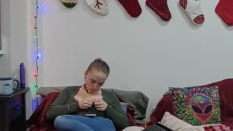 Scarred Thighs online show from 12.19.25