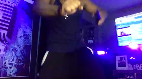 Snapshot of kinglibra420 chatting on 12.09.24 loyal fuck online show from 12.09.24