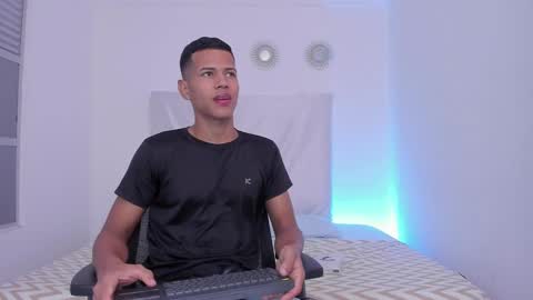 Snapshot of kingstark_ chatting on 10.03.25 sebastian online show from 10.03.25