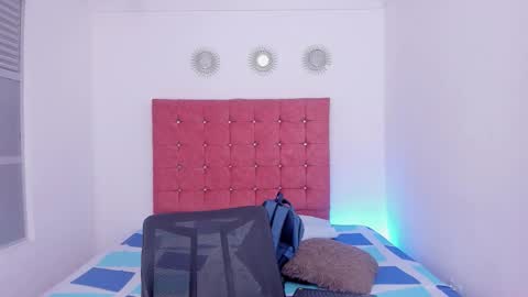 Snapshot of kingstark_ chatting on 10.09.25 sebastian online show from 10.09.25