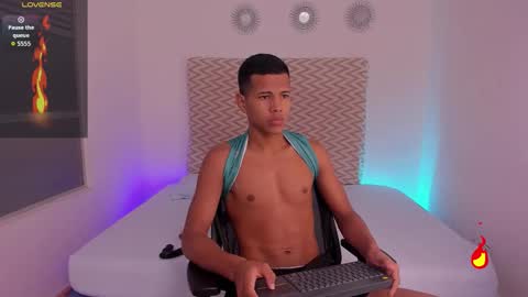 Snapshot of kingstark_ chatting on 10.18.25 sebastian online show from 10.18.25