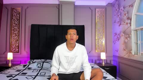 Snapshot of kingstark_ chatting on 10.26.25 sebastian online show from 10.26.25