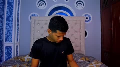 Snapshot of kingstark_ chatting on 10.30.25 sebastian online show from 10.30.25