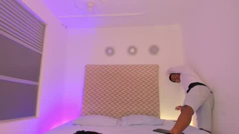 Snapshot of kingstark_ chatting on 10.31.25 sebastian online show from 10.31.25