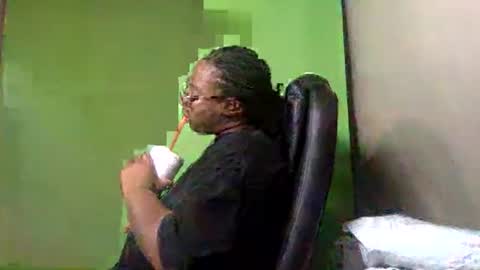 Snapshot of kingstudiobest chatting on 12.10.24 kingstudiobestactor1 online show from 12.10.24
