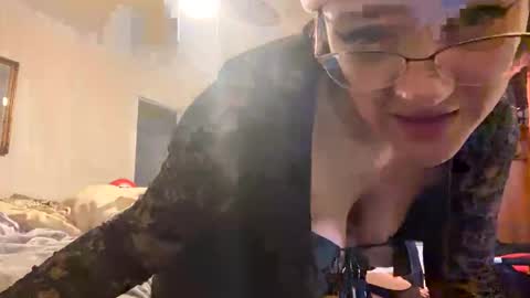 Snapshot of kinkbitch25 chatting on 01.01.25 Kinkbitch online show from 01.01.25