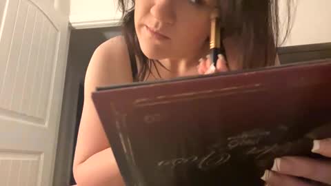Snapshot of kinkbitch25 chatting on 01.06.25 Kinkbitch online show from 01.06.25