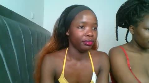 Snapshot of kinky_aria chatting on 10.08.25 kinky_aria online show from 10.08.25