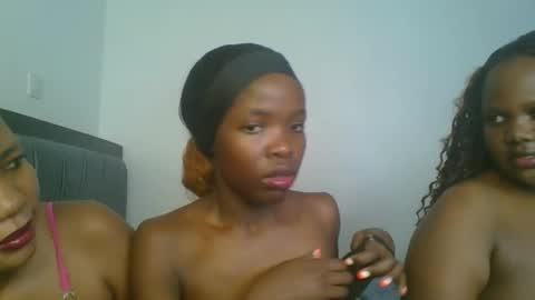 Snapshot of kinky_aria chatting on 10.11.25 kinky_aria online show from 10.11.25