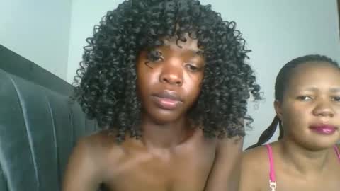 Snapshot of kinky_aria chatting on 10.18.25 kinky_aria online show from 10.18.25