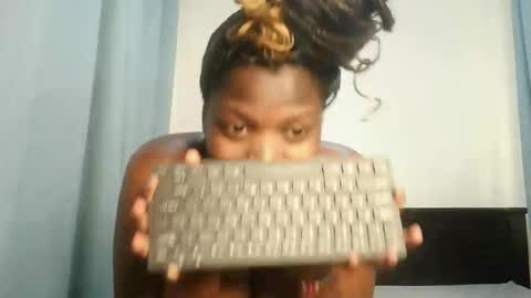 Lola online show from 11.26.25