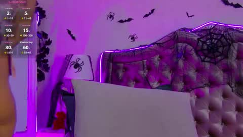 Snapshot of kinkyamelie chatting on 10.26.25 kinkyamelie online show from 10.26.25