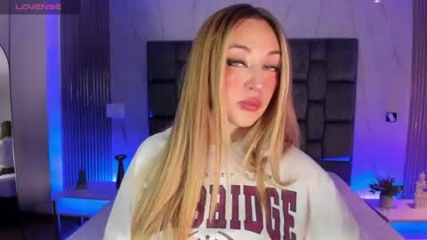 Sara  online show from 07.18.26