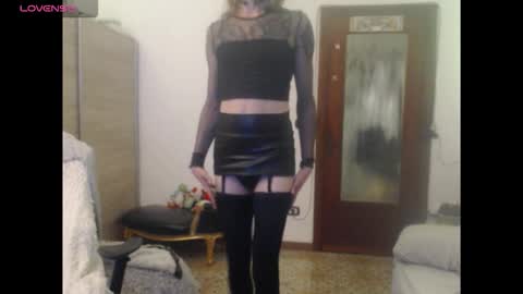 Snapshot of kinkyerikat chatting on 10.02.25 Anya online show from 10.02.25